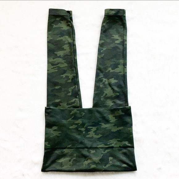 Like New SPANX Look At Me Now Seamless Leggings - Picture 2 of 6